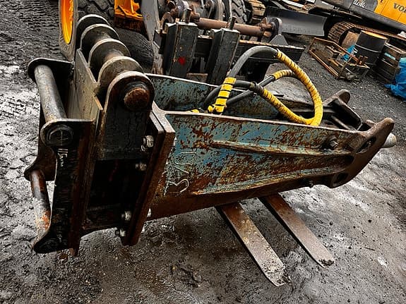 Pigg hammer med S60 og S70 HK. 2003, kr 45 000,-