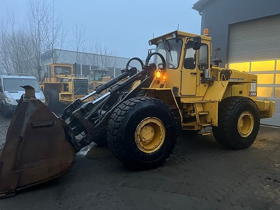 Volvo L120 med mye utstyr. Vi tar innbytte.